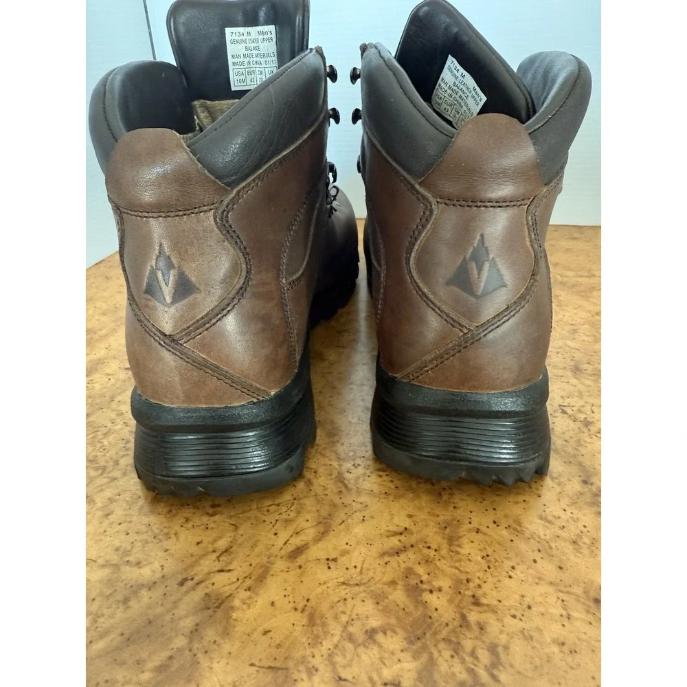 VASQUE 7134 Men's Hiking Boots Brown Leather Vibram Soles Size 10 USA